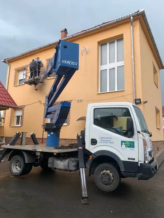 Klímatisztítás beltéri és kültéri egység emelőkosaras autóval is